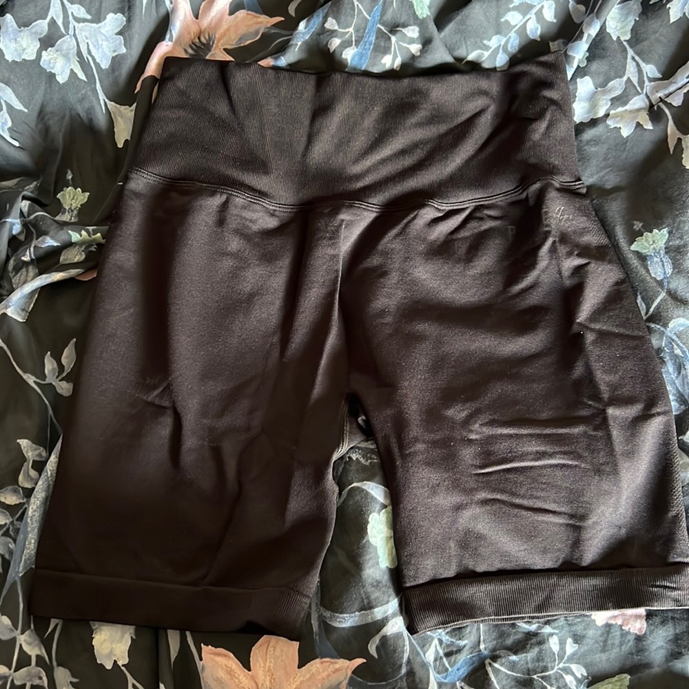 ✨ Pursue Fitness x Hopescope ✨ Collaboration Shorts - SIZE LARGE - Black